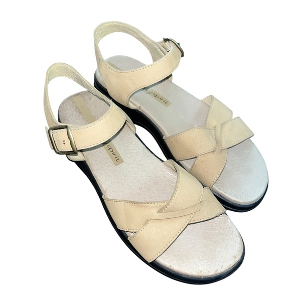 Easy Spirit Women's Size 7.5 Tan Sandals - Picture 1 of 4